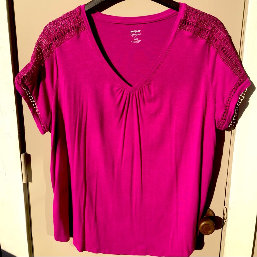 Size 18/20 Avenue Blouse